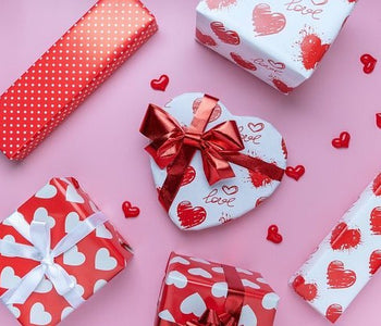 ❤️ מתנות לוולנטיין - מתנות לה ולך בחדר המיטות ❤️